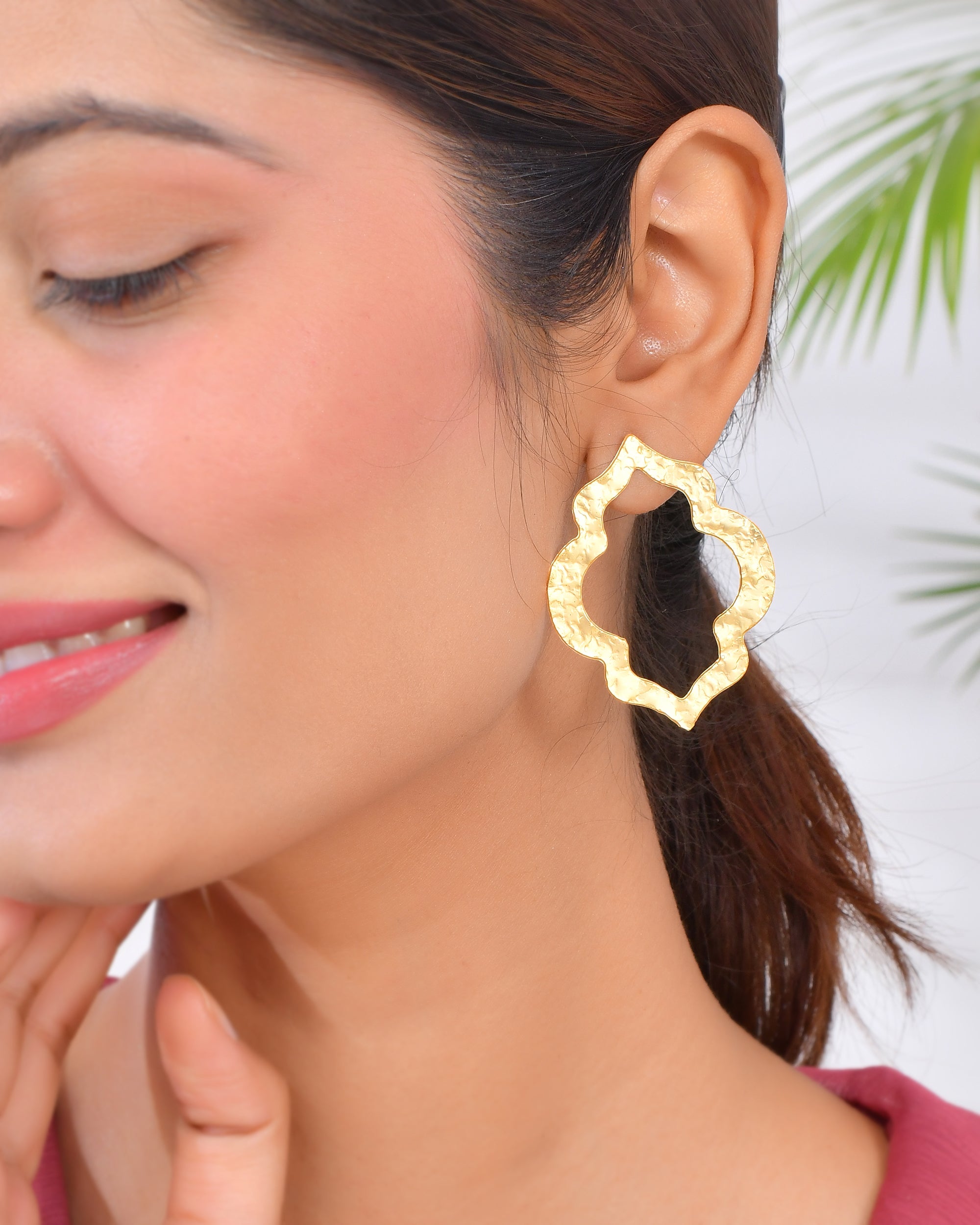 THE GOLDEN MUSE STUDS